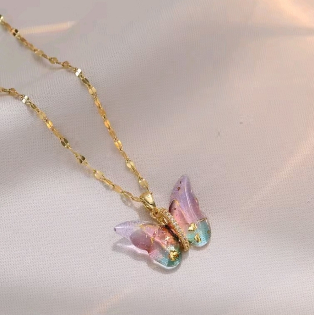 Elegant Gold Colorful Crystal Charm Butterfly Pendant Necklace - Picture 5 of 8